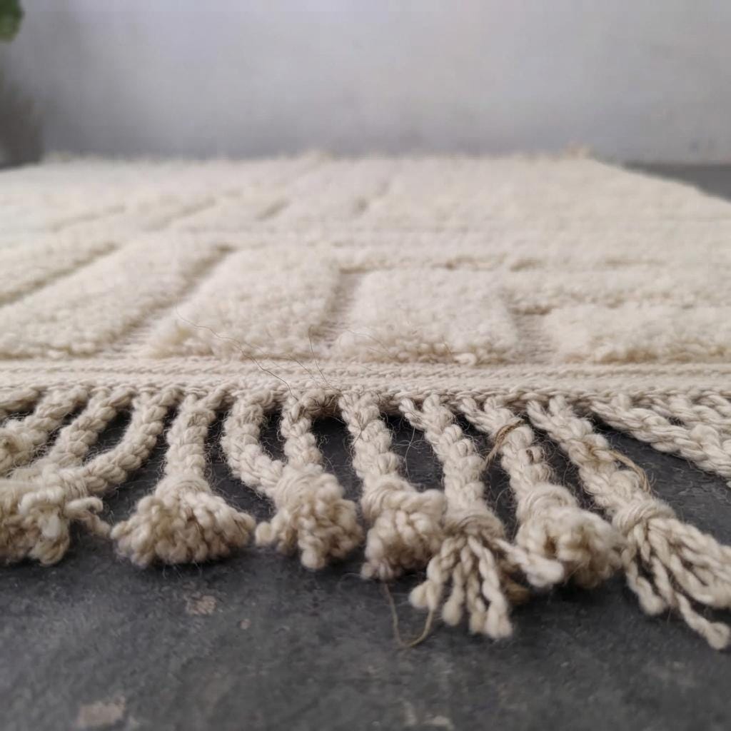 Moroccan Traditional Wool Rug. Hand-Woven Rug ,Tribal Berber DisignAtlas Mountains Decor