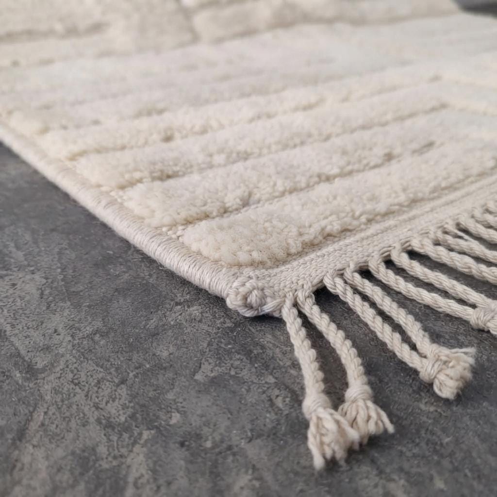 Moroccan Traditional Wool Rug. Hand-Woven Rug ,Tribal Berber DisignAtlas Mountains Decor